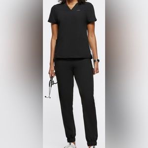 Jaanuu scrubs. Brand new. Joggers medium top large.